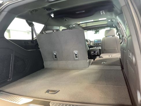 Used 2024 Chevrolet Suburban High Country image 31