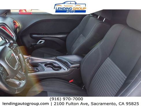 Used 2015 Dodge Challenger SXT image 16