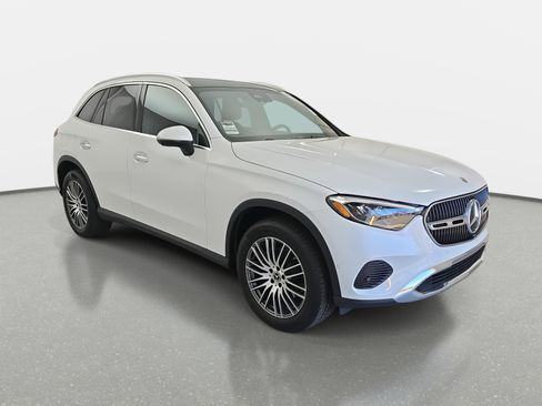 Used 2025 Mercedes-Benz GLC 300 image 3