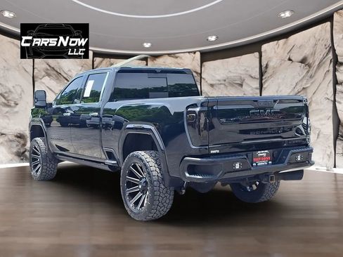 Used 2021 GMC Sierra 2500 Denali w/ Denali Black Diamond Edition AWD/4WD image 4