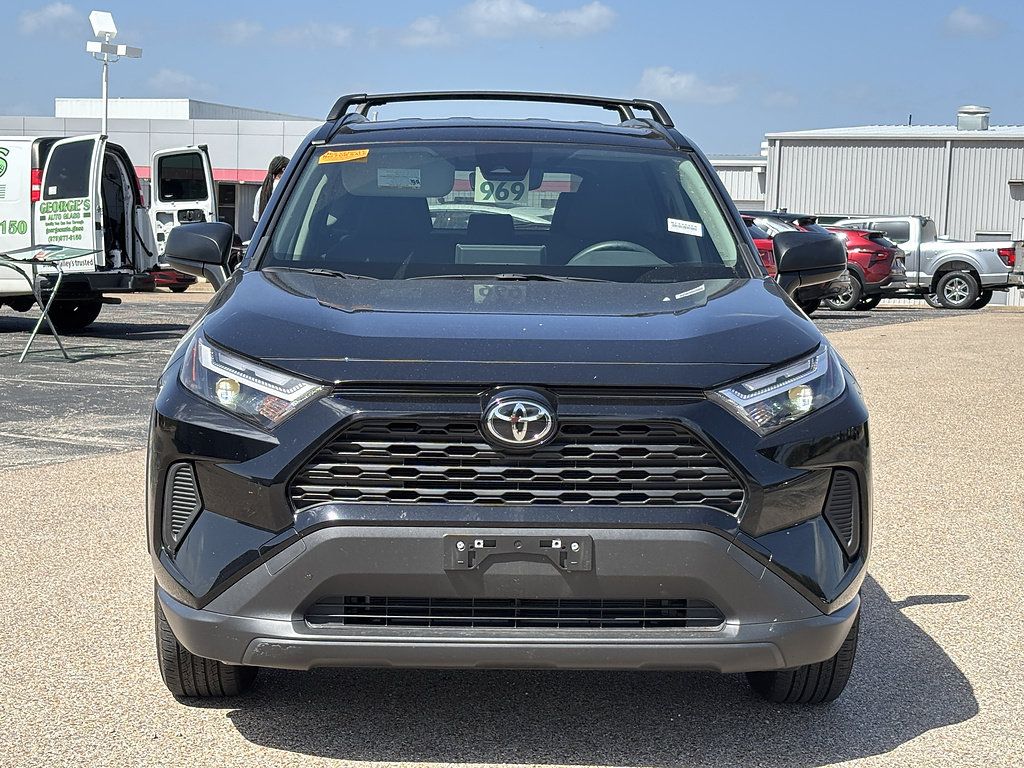 Used 2025 Toyota RAV4 LE AWD/4WD image 3