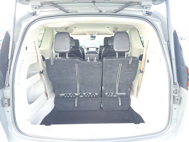 Used 2023 Chrysler Pacifica Touring-L FWD image 34