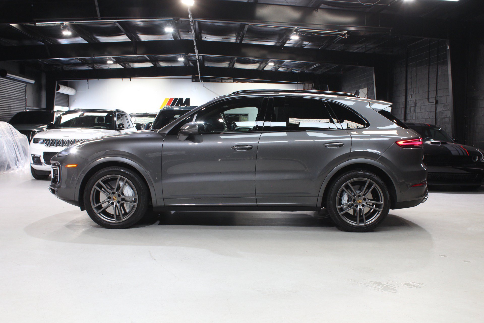 Used 2023 Porsche Cayenne Turbo AWD/4WD image 3