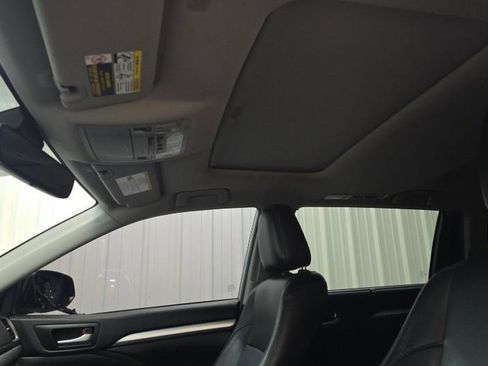 Used 2019 Toyota Highlander XLE image 7