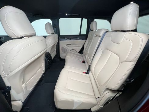 Used 2024 Jeep Grand Cherokee Limited image 5