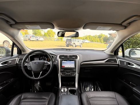 Used 2018 Ford Fusion SE w/ Equipment Group 602A FWD image 23