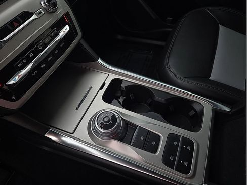 Used 2023 Ford Explorer XLT w/ Equipment Group 202A image 20