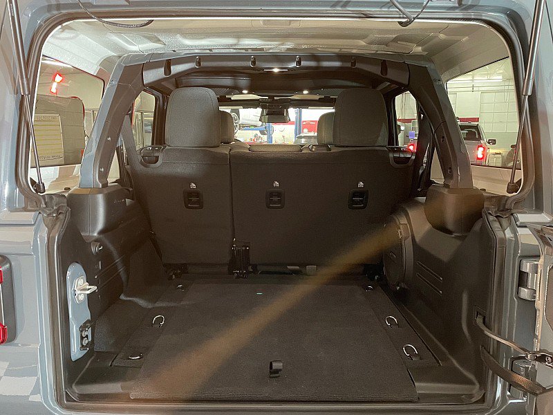Used 2026 Jeep Wrangler Unlimited Sahara AWD/4WD image 6