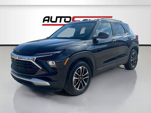 Used 2024 Chevrolet TrailBlazer LT w/ LT Cold Weather Package FWD image 3