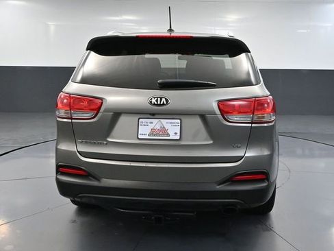 Used 2016 Kia Sorento LX image 5