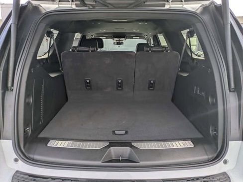 Used 2025 GMC Yukon XL Denali AWD/4WD image 12