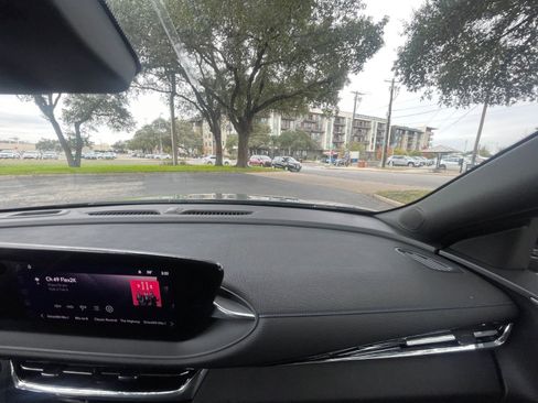 Used 2025 Buick Envista Sport Touring image 29