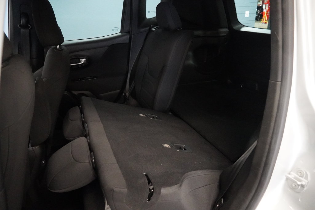 Used 2021 Jeep Renegade Latitude w/ Luxury Group I AWD/4WD image 25