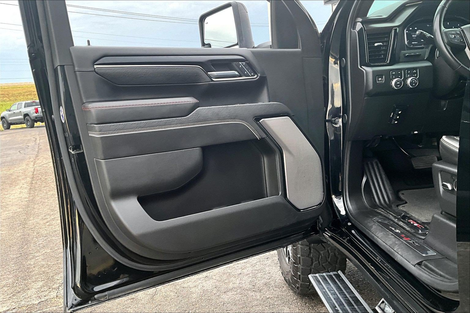 Used 2024 GMC Sierra 2500 AT4X AWD/4WD image 18