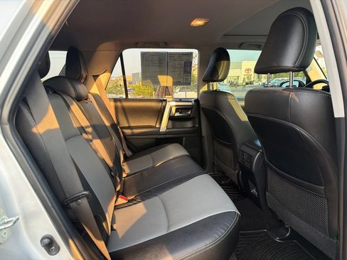Used 2022 Toyota 4Runner SR5 Premium w/ Moonroof Package AWD/4WD image 15
