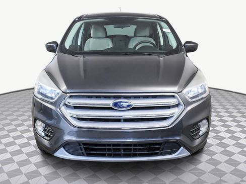 Used 2017 Ford Escape SE image 2