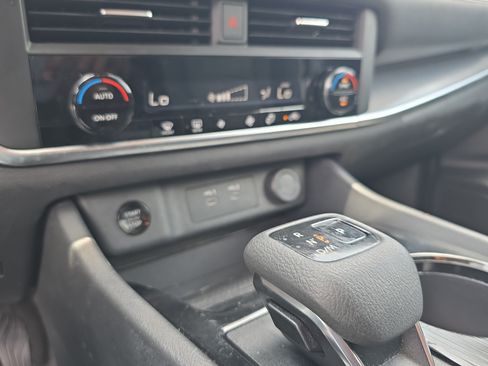 Used 2024 Nissan Rogue SV FWD image 32