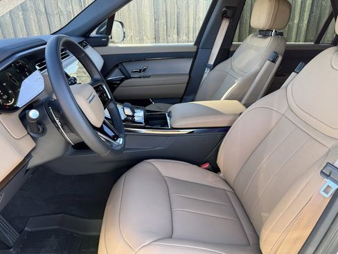 New 2025 Land Rover Range Rover Sport SE image 11