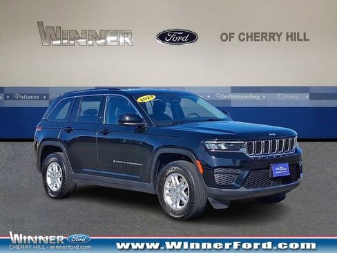 Used 2023 Jeep Grand Cherokee Laredo w/ Luxury Tech Group I AWD/4WD image 1
