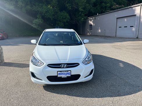Used 2016 Hyundai Accent SE FWD image 2