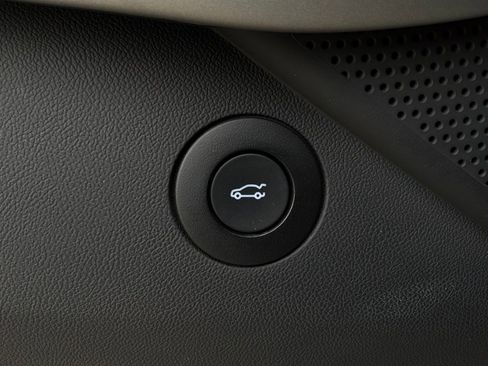 Used 2022 Chevrolet Camaro LT RWD image 20