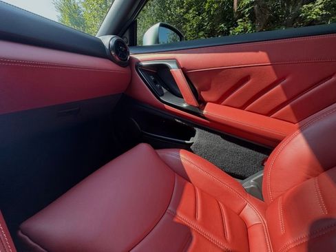 Used 2017 Nissan GT-R Premium w/ Premium Interior Package image 23