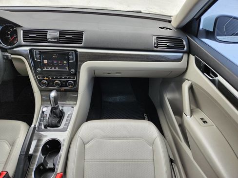 Used 2018 Volkswagen Passat 2.0T SE image 16