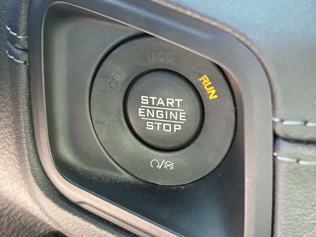 Used 2024 Jeep Gladiator Mojave w/ Technology Group AWD/4WD image 32