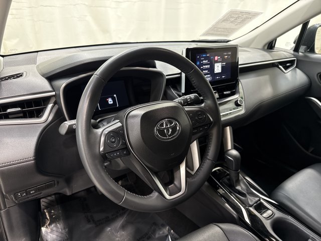 Used 2025 Toyota Corolla Cross XLE FWD image 25