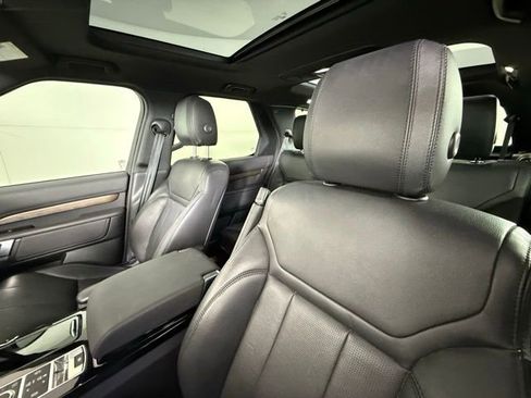 Used 2020 Land Rover Discovery HSE image 6