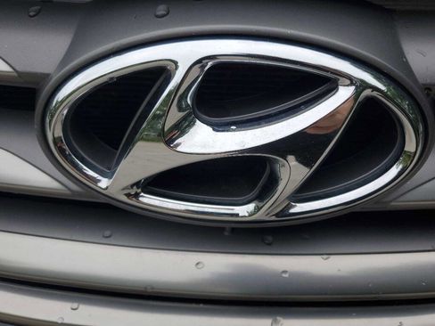 Used 2018 Hyundai Santa Fe Sport FWD image 11