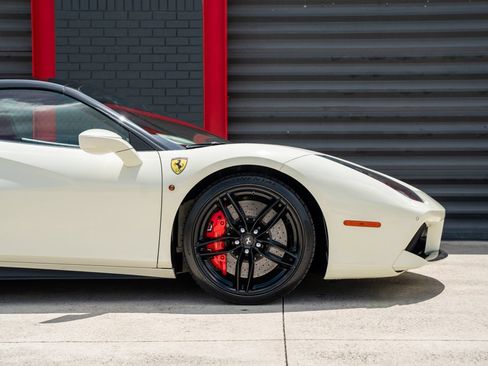 Used 2018 Ferrari 488 Spider RWD image 18