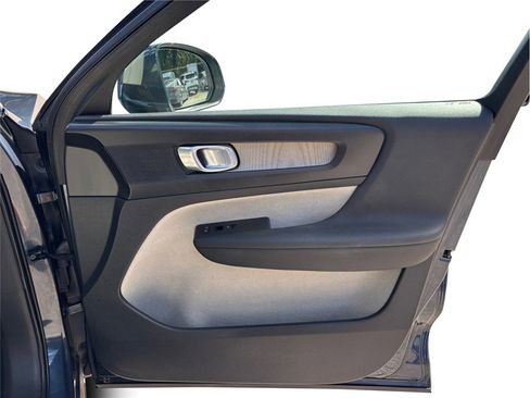 Used 2020 Volvo XC40 T5 Inscription w/ Protection Package image 44