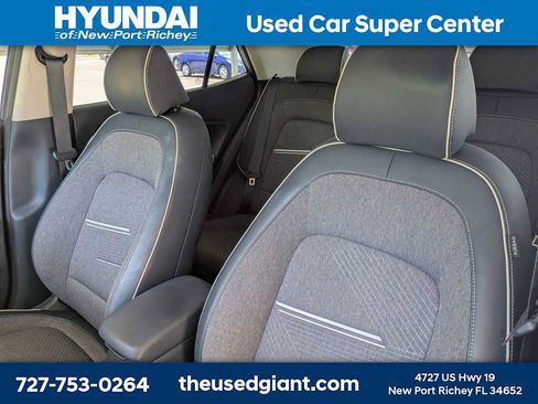 Certified 2023 Hyundai Venue Limited FWD image 7