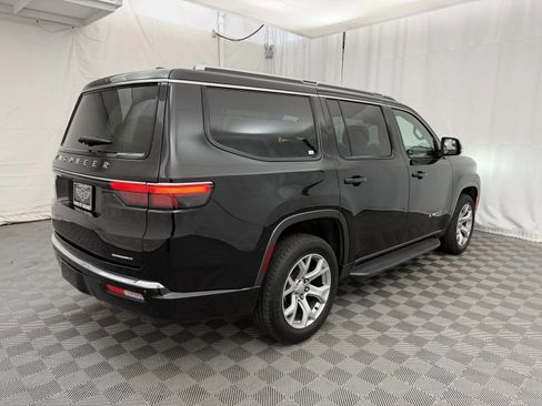 Used 2022 Jeep Wagoneer Series II AWD/4WD image 5