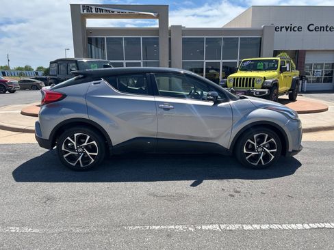 Used 2020 Toyota C-HR XLE FWD image 4