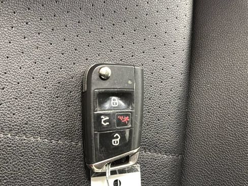 Used 2020 Volkswagen Tiguan SE w/ Panoramic Sunroof Package FWD image 34
