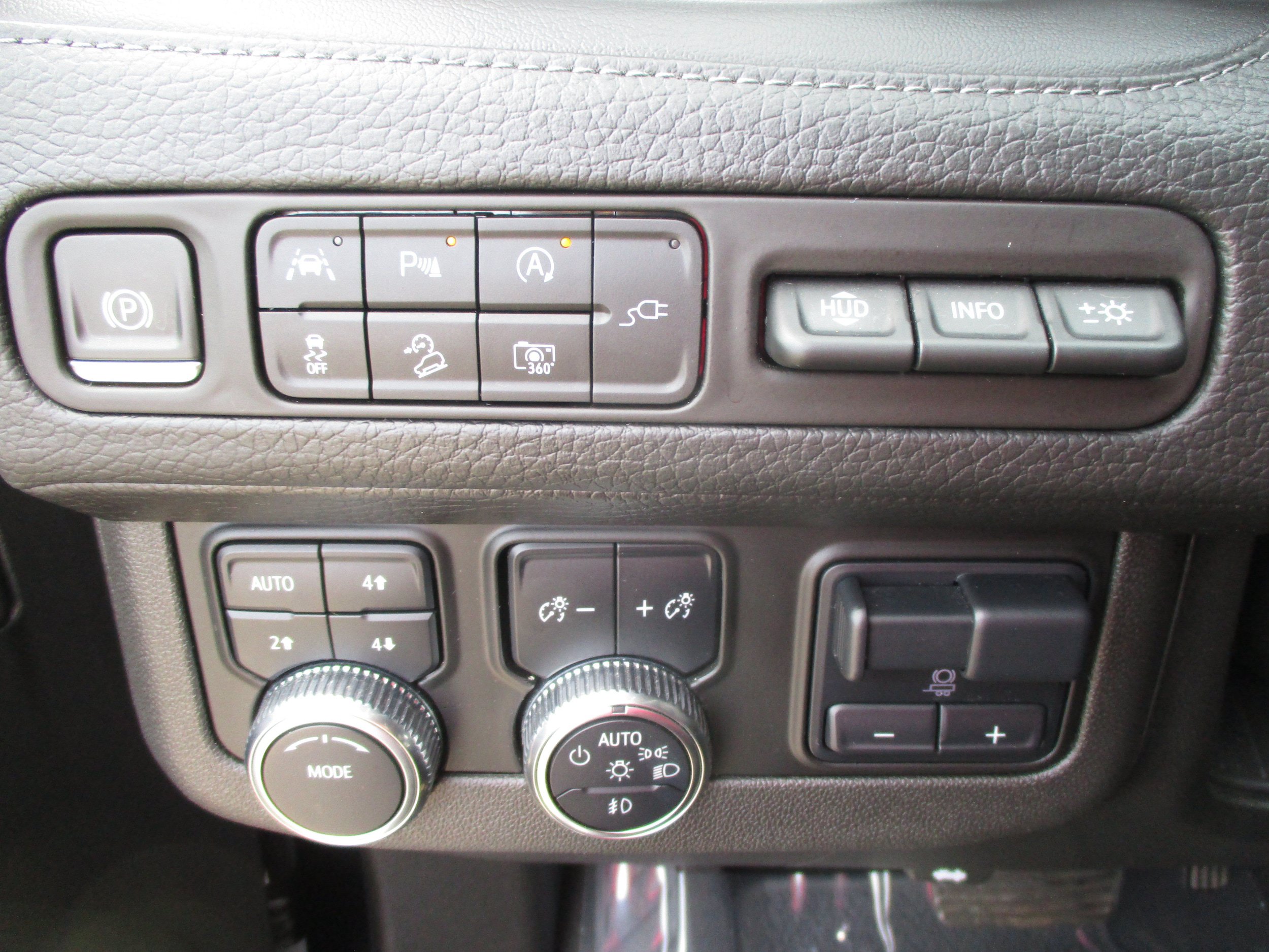 Used 2022 GMC Yukon XL Denali w/ Max Trailering Package AWD/4WD image 31
