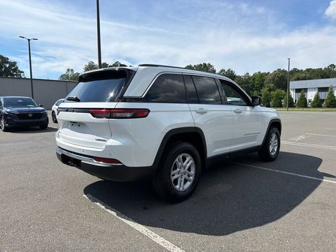Used 2023 Jeep Grand Cherokee Laredo AWD/4WD image 5