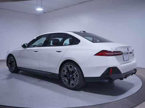 Used 2024 BMW i5 eDrive40i w/ M Sport Package image 3