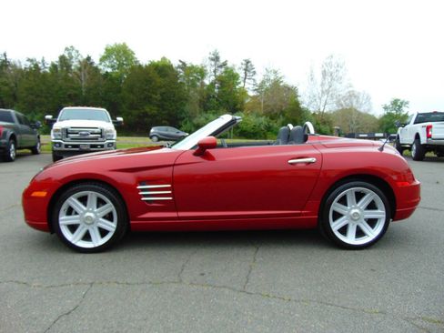 Used 2005 Chrysler Crossfire Limited RWD image 2