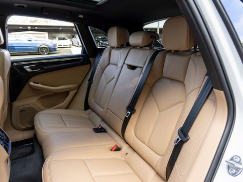 Certified 2025 Porsche Macan image 45