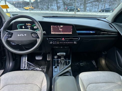 Used 2023 Kia Niro SX Touring image 20