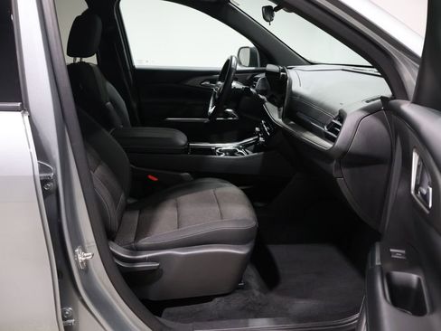 Used 2024 Chevrolet Traverse LT image 23