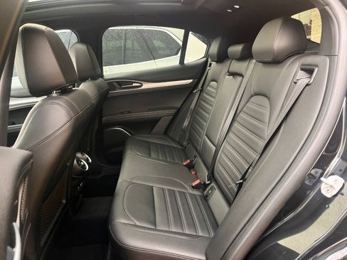 Used 2023 Alfa Romeo Stelvio Veloce AWD/4WD image 18