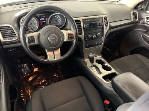 Used 2011 Jeep Grand Cherokee Laredo w/ Security & Convenience Group AWD/4WD image 2