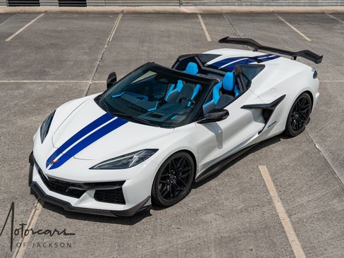 Used 2024 Chevrolet Corvette Z06 RWD image 16