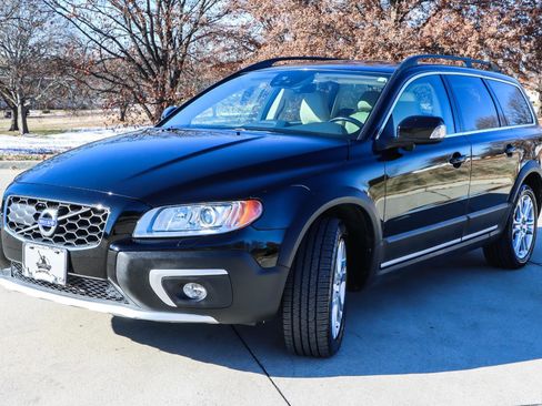 Used 2016 Volvo XC70 T5 Platinum w/ Protection Package image 3