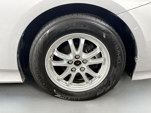 Used 2021 Toyota Prius LE FWD image 32