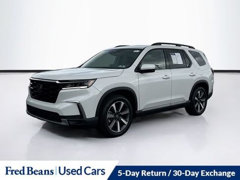 Used 2024 Honda Pilot Touring image 3